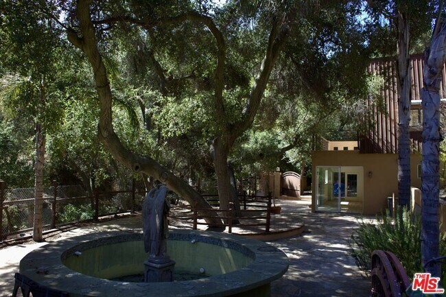 Building Photo - 1578 Topanga Skyline Dr