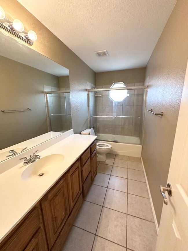 Building Photo - 4 Bed 3 Bath Ready to Rent ASAP!