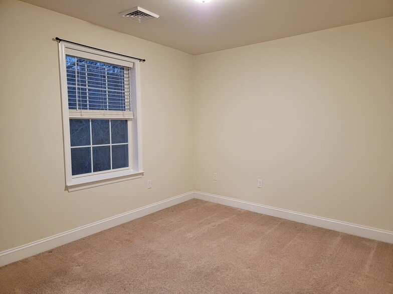 Building Photo - 143 Cedarwood Dr