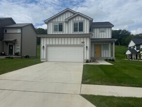 Building Photo - New 4 Bedroom | 2.5 Bath | Scenic Views | ...