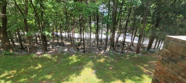 Building Photo - 2 Bed/ 2.5 Bath Townhouse