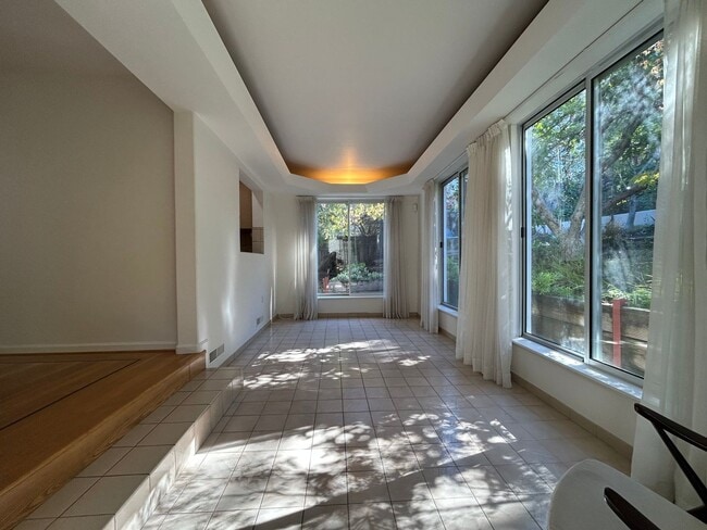 Building Photo - 2 Bed, 2.5 Bath Walnut Creek Home – Peacef...