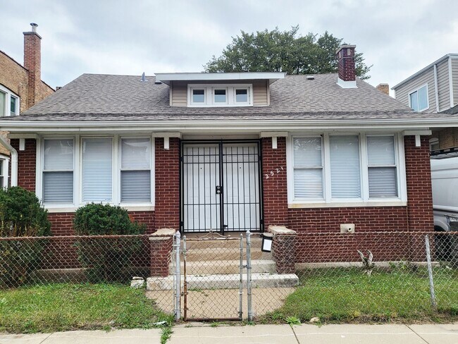 Primary Photo - 2521 E 72nd Pl