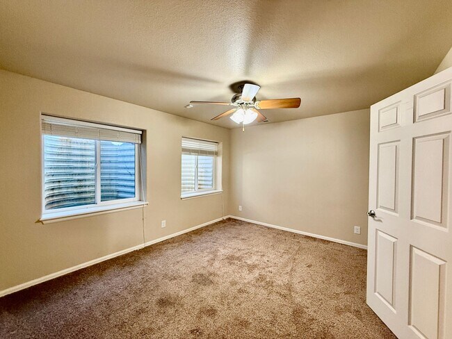 Building Photo - Spacious 4-Bedroom Home with Main level Li...