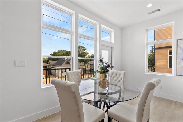 Building Photo - 727 W 10th St