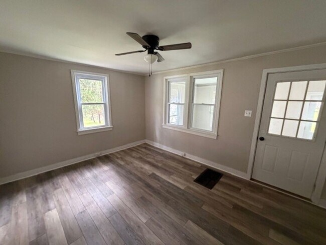 Building Photo - $1400 Ranch home for rent