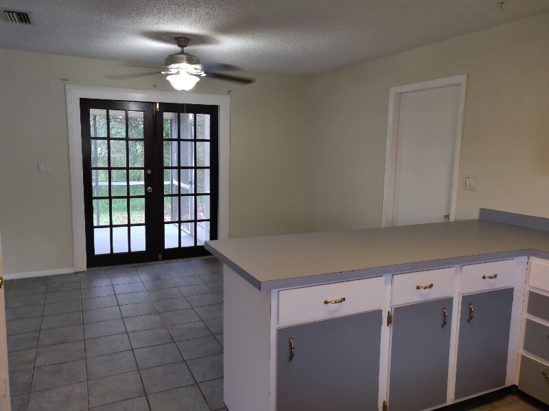 Building Photo - 1737 Vivian Ct