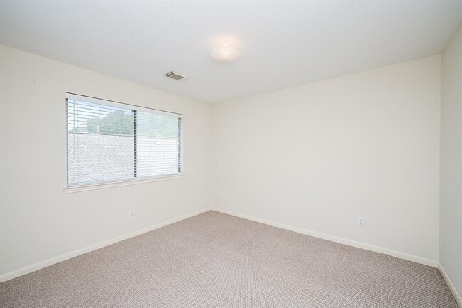 Building Photo - 18018 Somerset Knolls Ct
