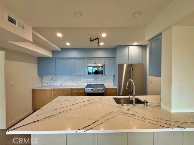 Building Photo - 230 S Catalina Ave