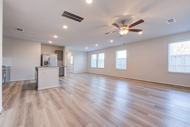 Building Photo - 18831 Glenwood Chase Ct