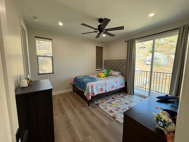 Building Photo - Brand New Upstairs Unit