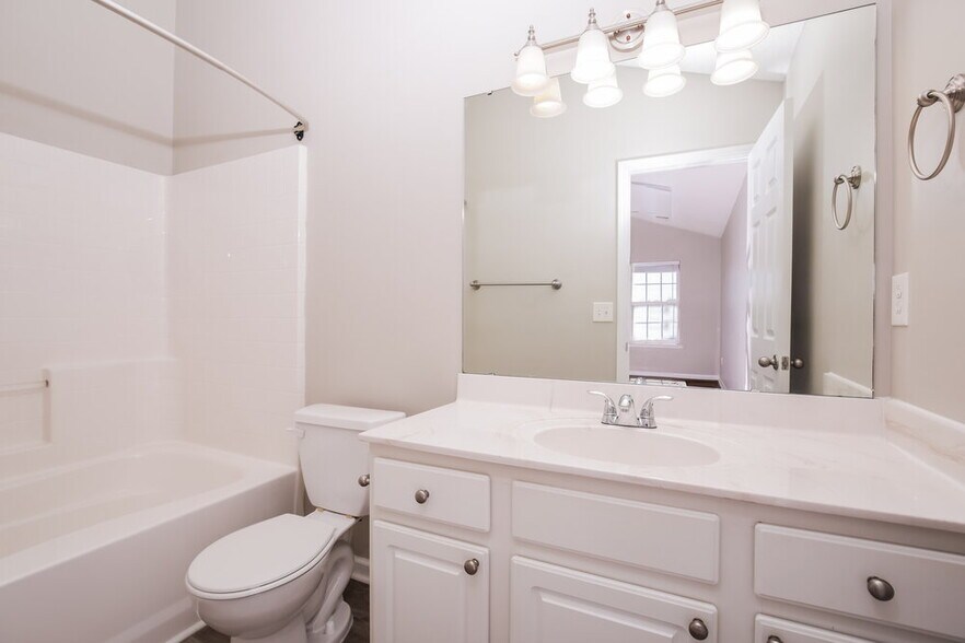 Building Photo - 6004 Silkwater Ct