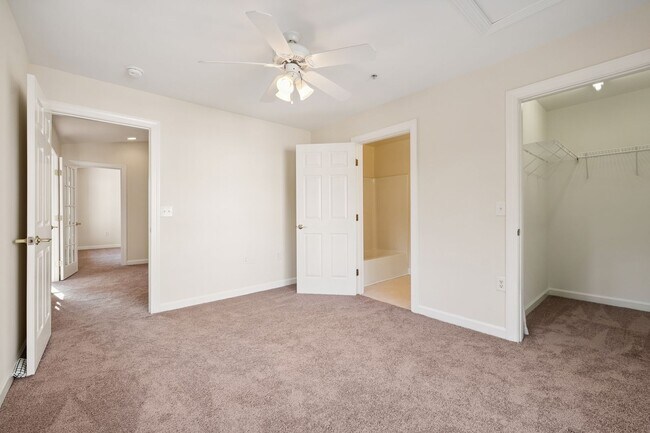 Building Photo - 1 Bedroom + 1 Full Bathroom Available at 3...