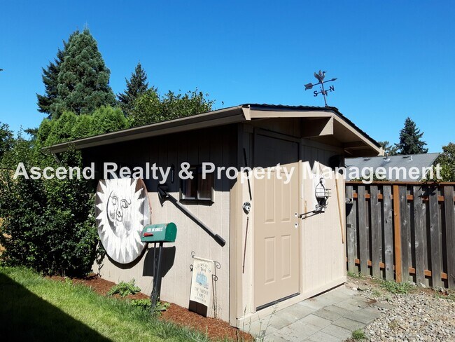 Building Photo - Updated 4 Bed on Cul de Sac Quick Access t...