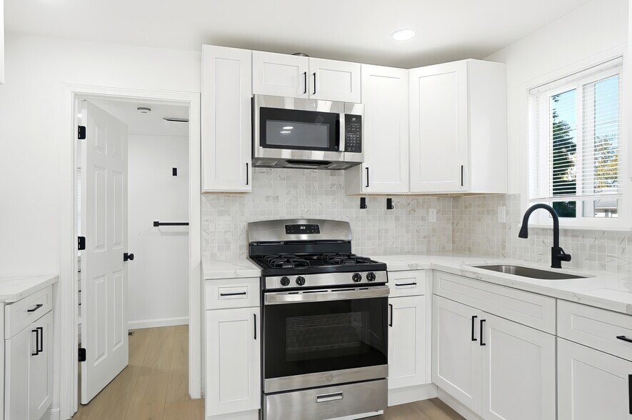 Building Photo - 149 W Lane Ave