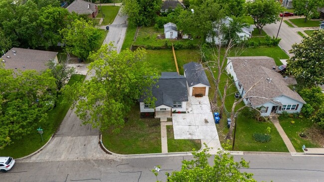 Building Photo - 601 Pearson Ave