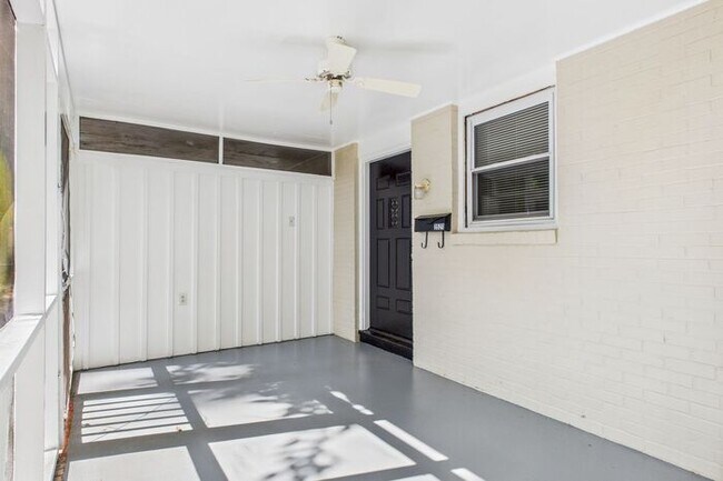 Building Photo - NW Brick Home in the Desirable Guilford Hi...