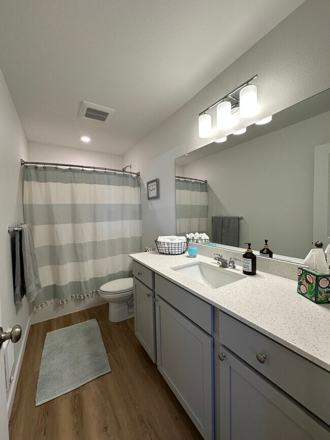 Building Photo - MOVE IN SPECIAL - Beautiful Newer 3 Bedroom / 2 Bath Home in NE Madras