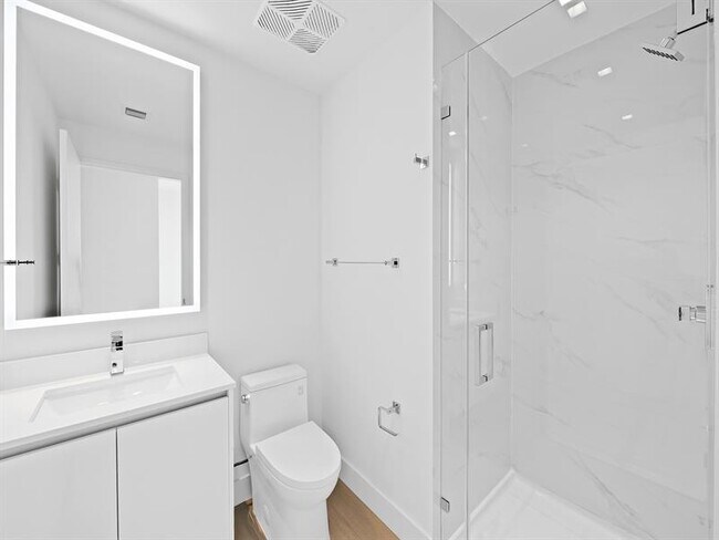 Building Photo - 700 NE 24th St