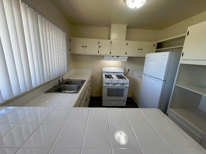 Building Photo - 700 N East End Ave