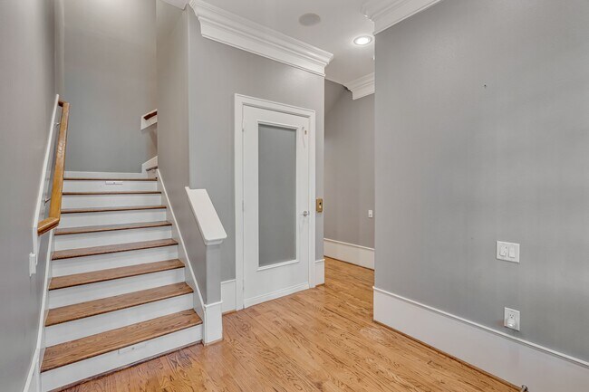 Building Photo - 1215 Rosedale St