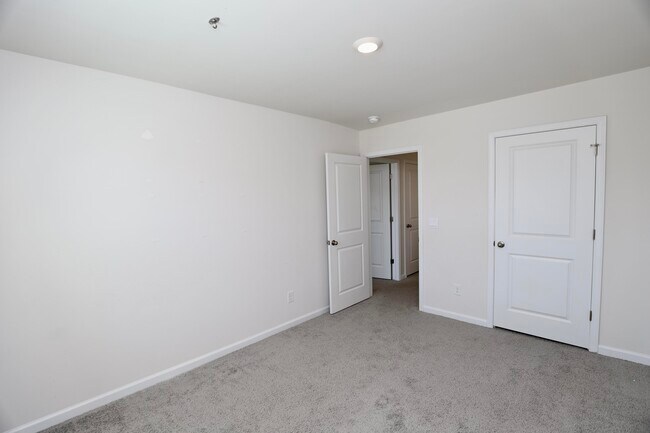 Building Photo - 352 Sandbach Rd