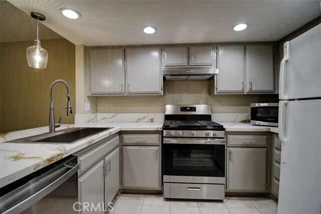 Building Photo - 25622 Mont Pointe