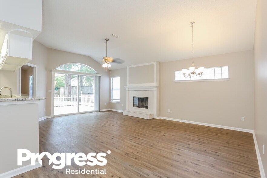 Building Photo - 1156 Radis Pl
