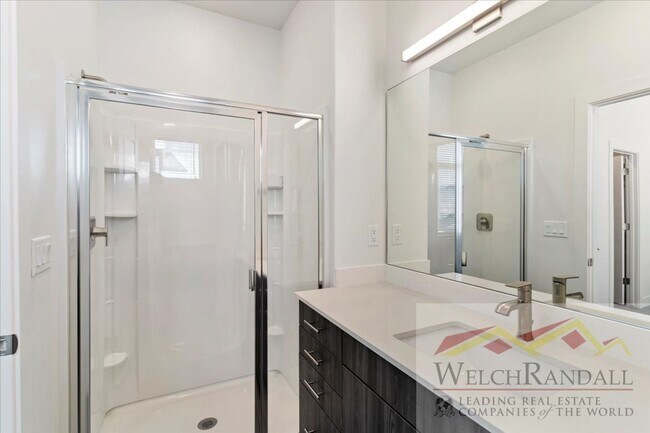 Building Photo - Beautiful 3 Bed 2.5 Bath Townhome in West ...