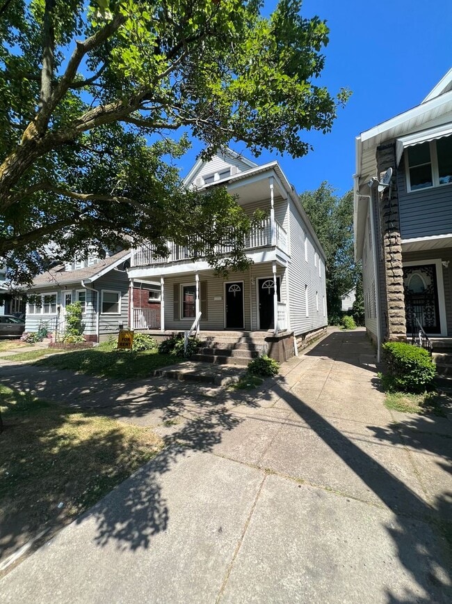 Building Photo - 454-56 W 2ND