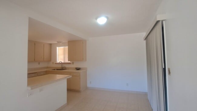 Building Photo - 2 Bedroom with large back yard