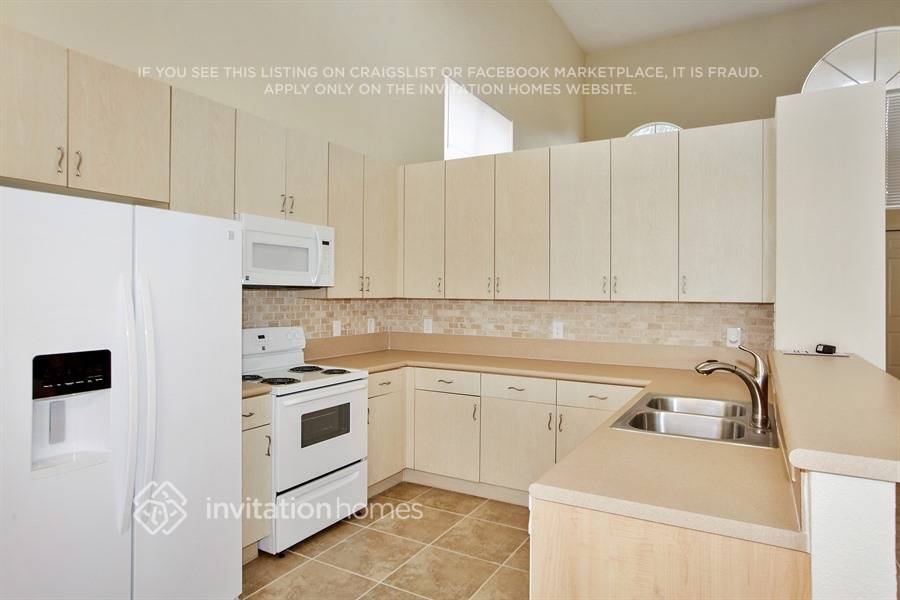 Building Photo - 2208 NE 41st Ave