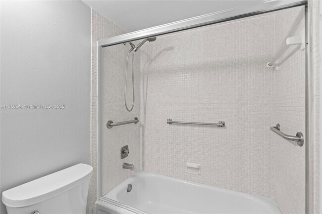Building Photo - 555 Fanshaw N