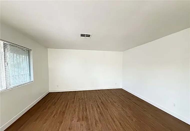 Building Photo - 4750 Thunderbolt Ave