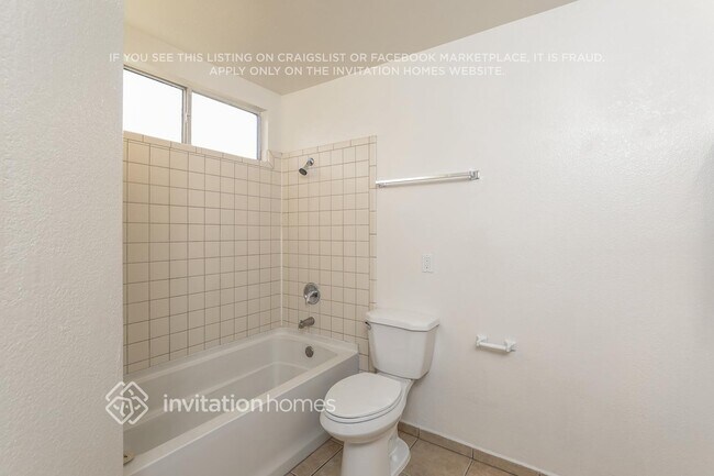 Building Photo - 529 Oakborough Ave