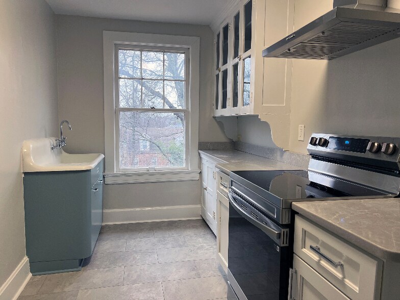 Building Photo - 458 E Maxwell St