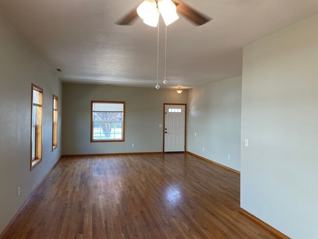 Building Photo - 830 Isherwood Dr