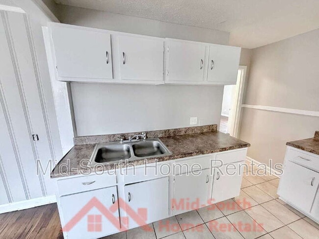 Building Photo - 2914 Hoskins Rd