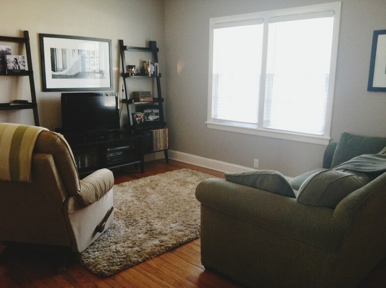 Front den - 1416 Williams Road