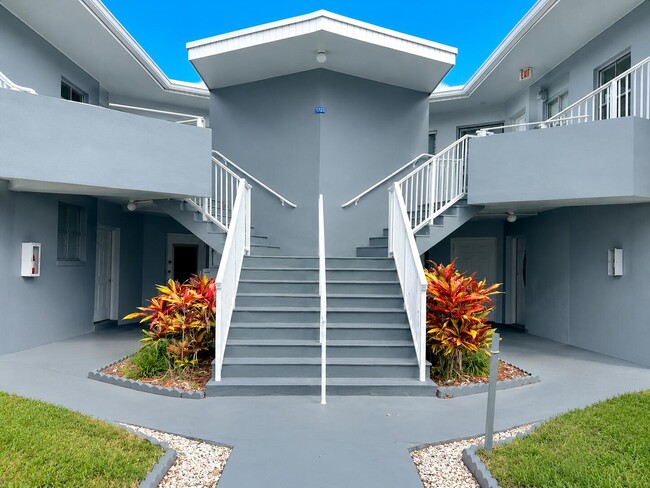 Building Photo - 1723 NE Miami Gardens Dr