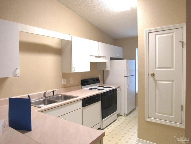 Building Photo - 8505 Nantucket Pl