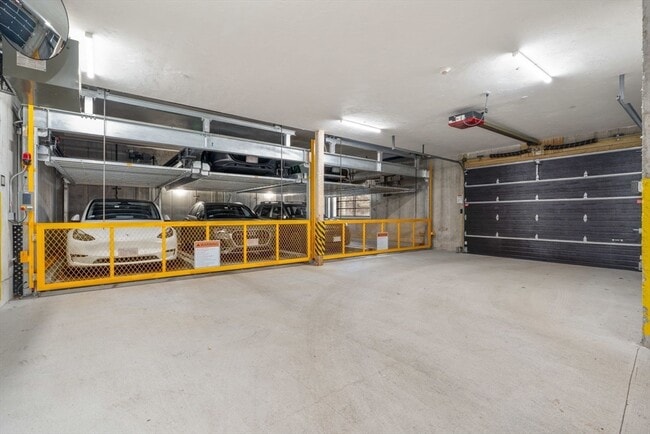 Building Photo - 75 W Broadway