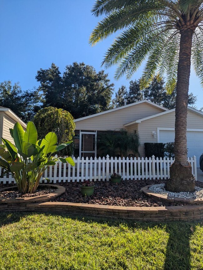 Primary Photo - Seasonal Quaint Villa in the Villages