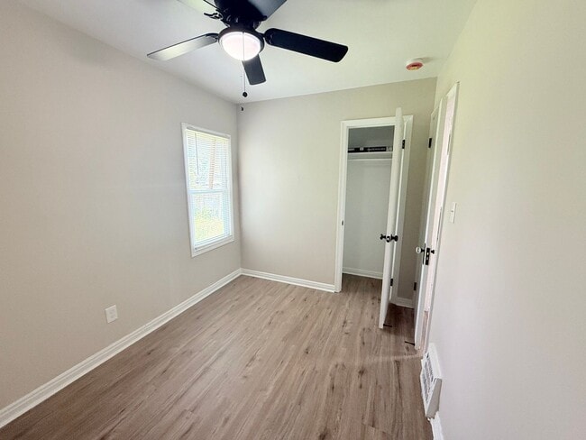 Building Photo - Renovated 3-Bedroom Home – We Welcome Sect...