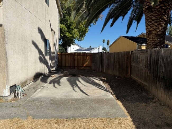 Building Photo - Browns Valley 3 Bedroom 2.5 Bath 2 Story w...