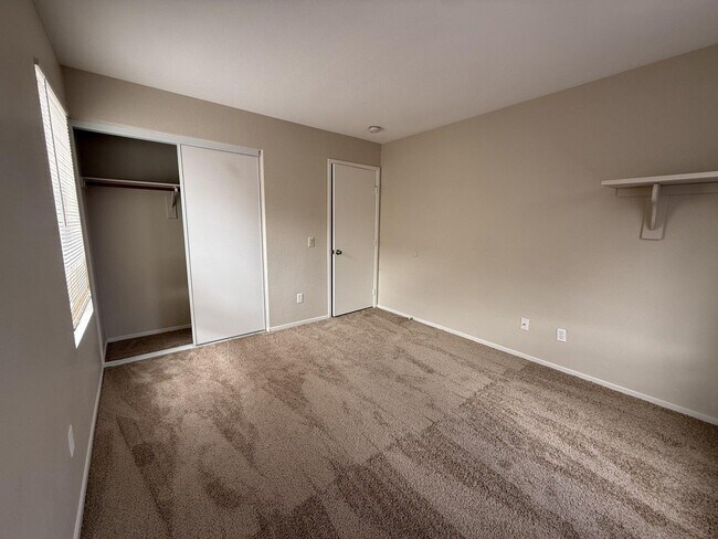 Building Photo - 4892 Perrone Ave