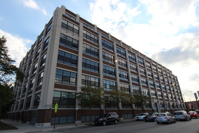 Primary Photo - 3963 W Belmont Ave