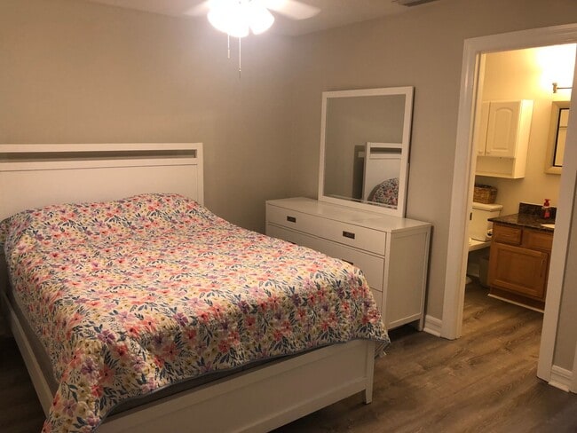Building Photo - 2026 WINTER RENTAL ! FURNISHED - 5 MINUTES...
