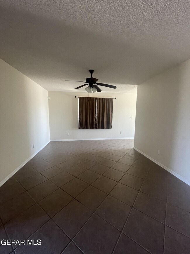 Building Photo - 1832 Shreya St