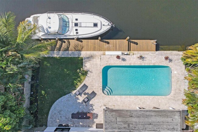 Building Photo - 1701 SW 22nd Ave